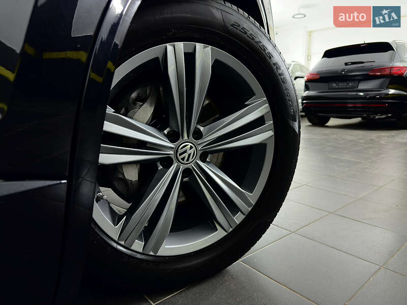 Внедорожник / Кроссовер Volkswagen Touareg 2019 в Казатине