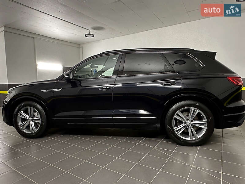 Внедорожник / Кроссовер Volkswagen Touareg 2019 в Казатине