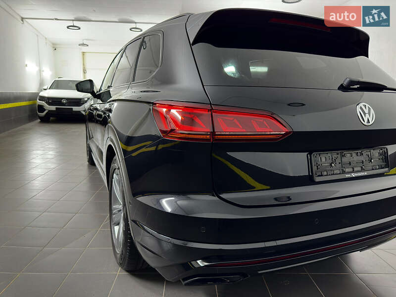 Внедорожник / Кроссовер Volkswagen Touareg 2019 в Казатине