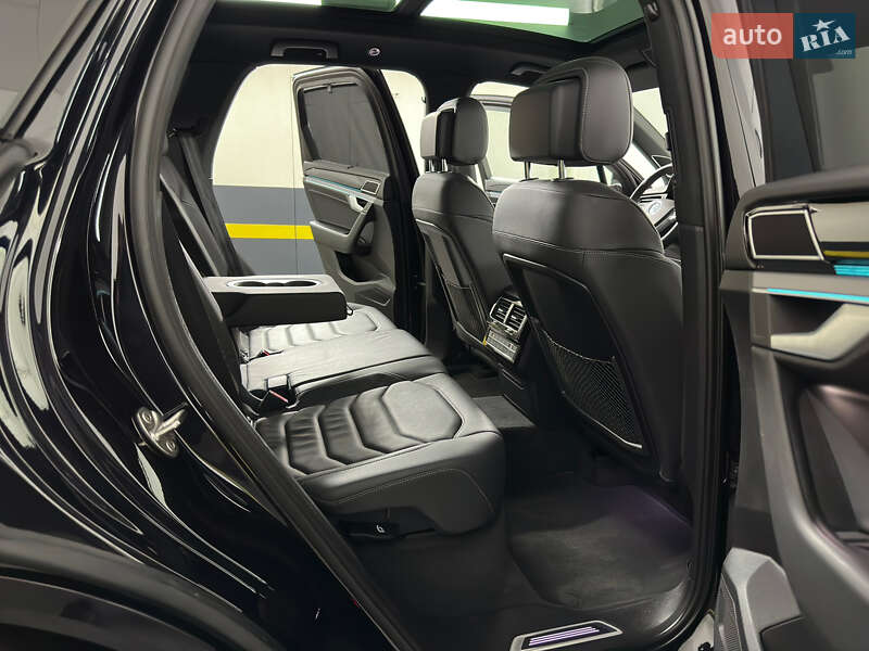 Внедорожник / Кроссовер Volkswagen Touareg 2019 в Казатине