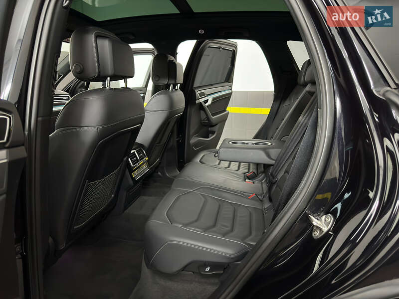 Внедорожник / Кроссовер Volkswagen Touareg 2019 в Казатине