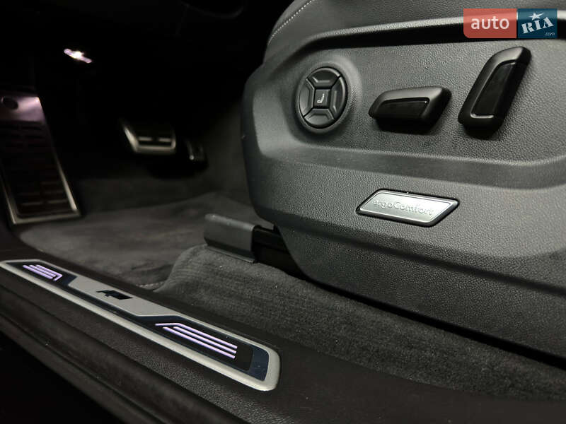 Внедорожник / Кроссовер Volkswagen Touareg 2019 в Казатине