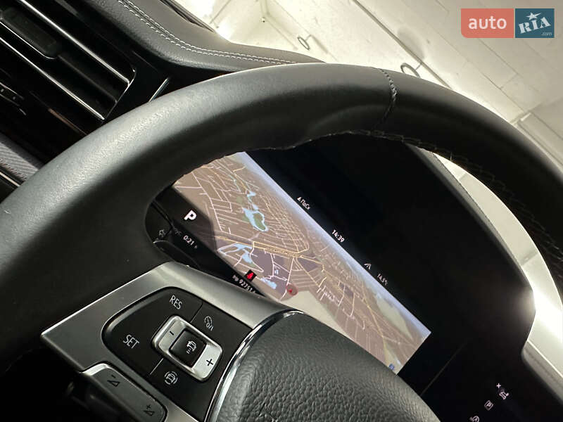 Внедорожник / Кроссовер Volkswagen Touareg 2019 в Казатине
