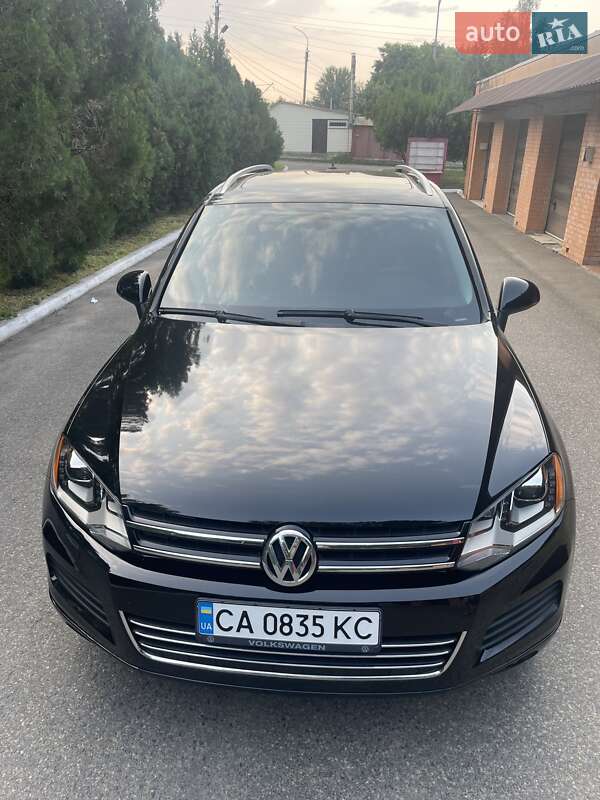 Позашляховик / Кросовер Volkswagen Touareg 2011 в Черкасах