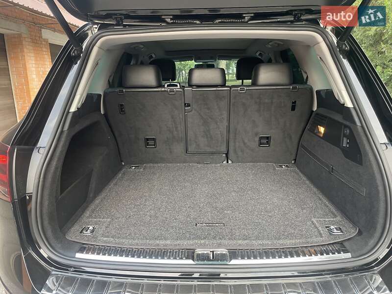 Позашляховик / Кросовер Volkswagen Touareg 2011 в Черкасах