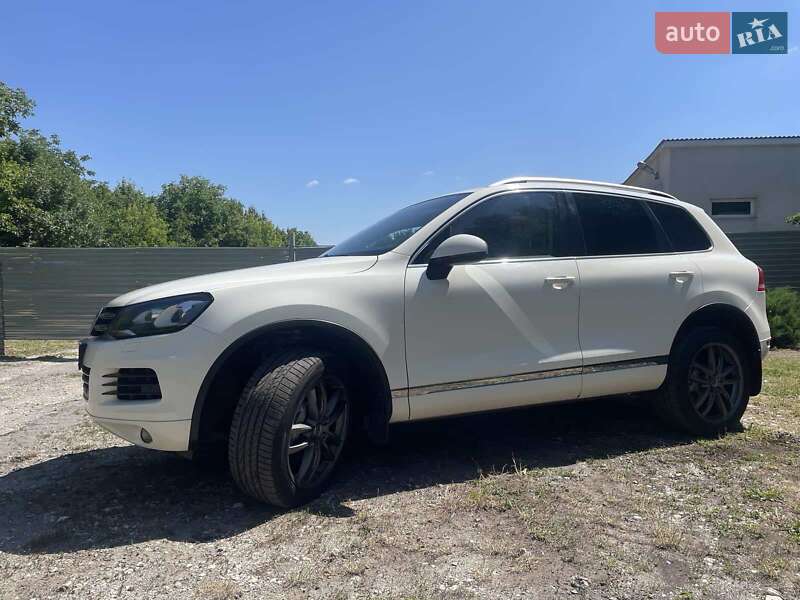 Позашляховик / Кросовер Volkswagen Touareg 2011 в Хмельницькому