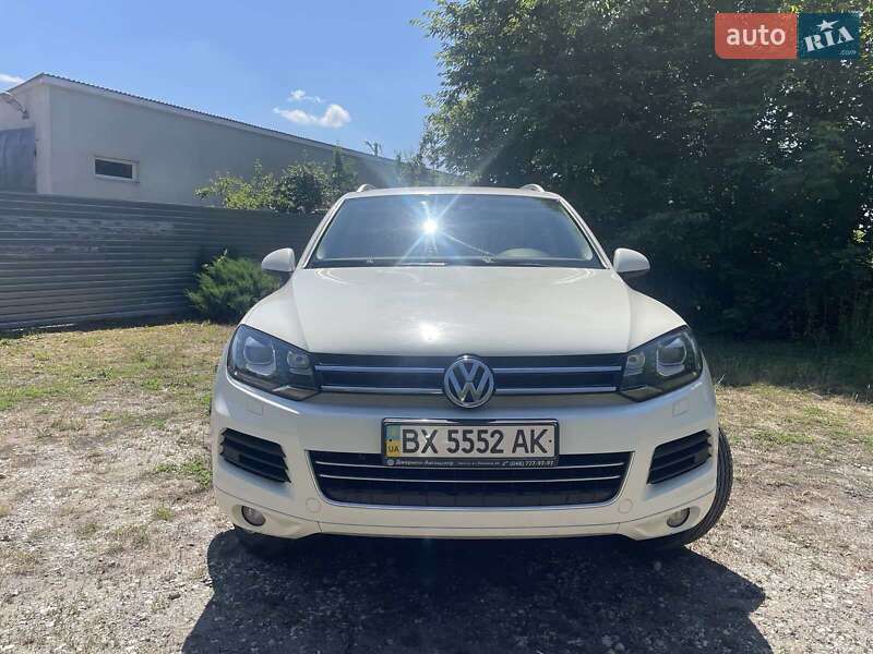Позашляховик / Кросовер Volkswagen Touareg 2011 в Хмельницькому