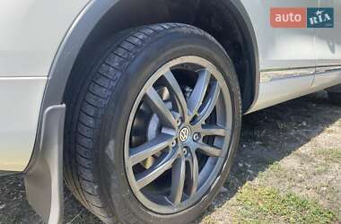 Позашляховик / Кросовер Volkswagen Touareg 2011 в 