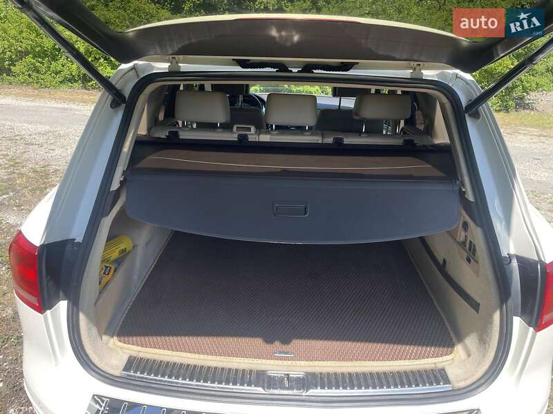 Позашляховик / Кросовер Volkswagen Touareg 2011 в Хмельницькому