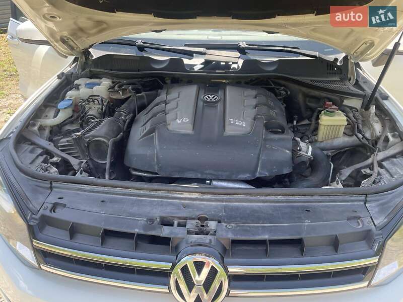 Позашляховик / Кросовер Volkswagen Touareg 2011 в Хмельницькому