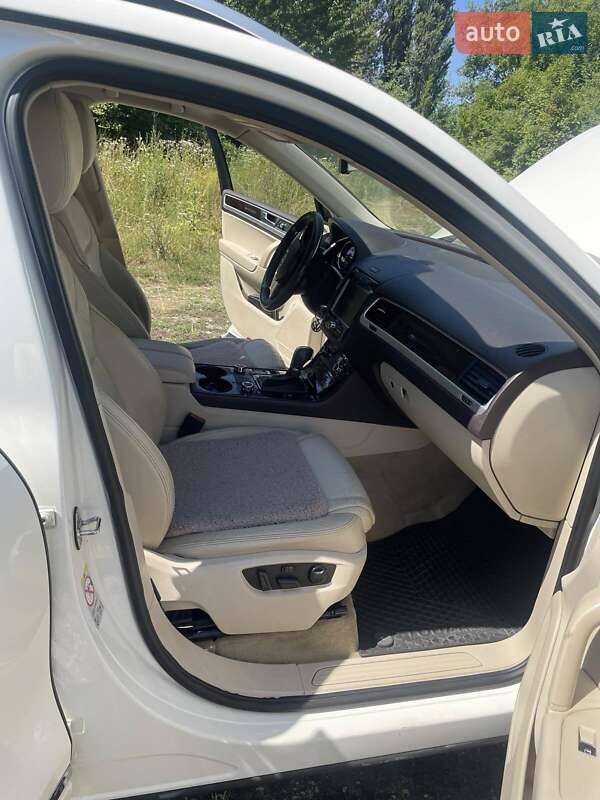 Позашляховик / Кросовер Volkswagen Touareg 2011 в Хмельницькому