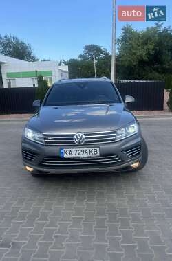 Позашляховик / Кросовер Volkswagen Touareg 2016 в 