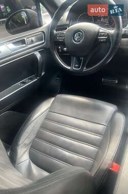 Позашляховик / Кросовер Volkswagen Touareg 2016 в 