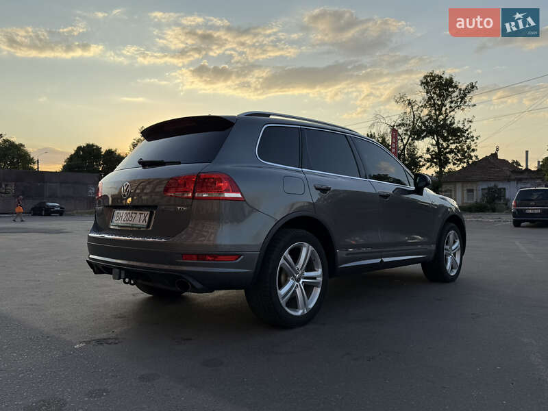 Внедорожник / Кроссовер Volkswagen Touareg 2013 в Одессе