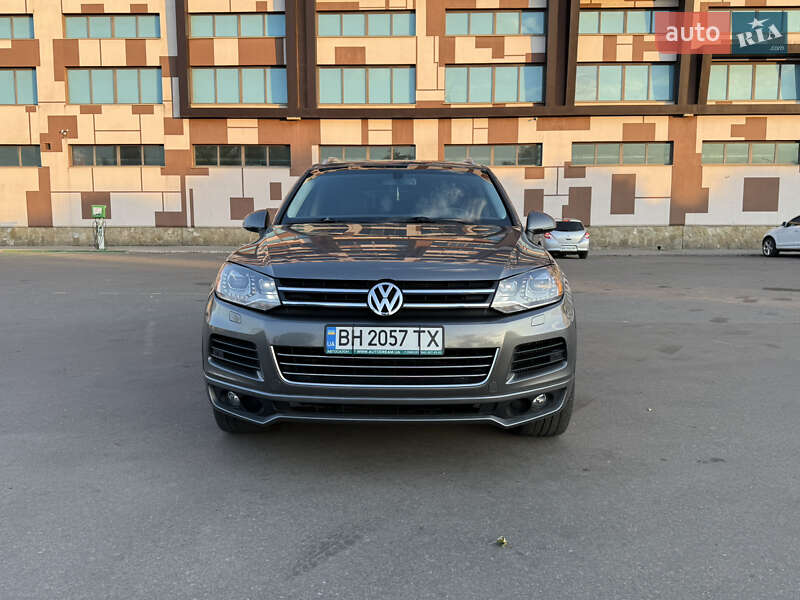 Внедорожник / Кроссовер Volkswagen Touareg 2013 в Одессе