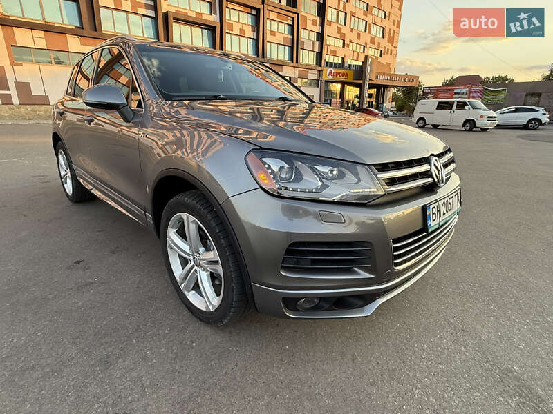 Внедорожник / Кроссовер Volkswagen Touareg 2013 в Одессе