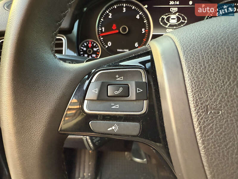 Внедорожник / Кроссовер Volkswagen Touareg 2013 в Одессе