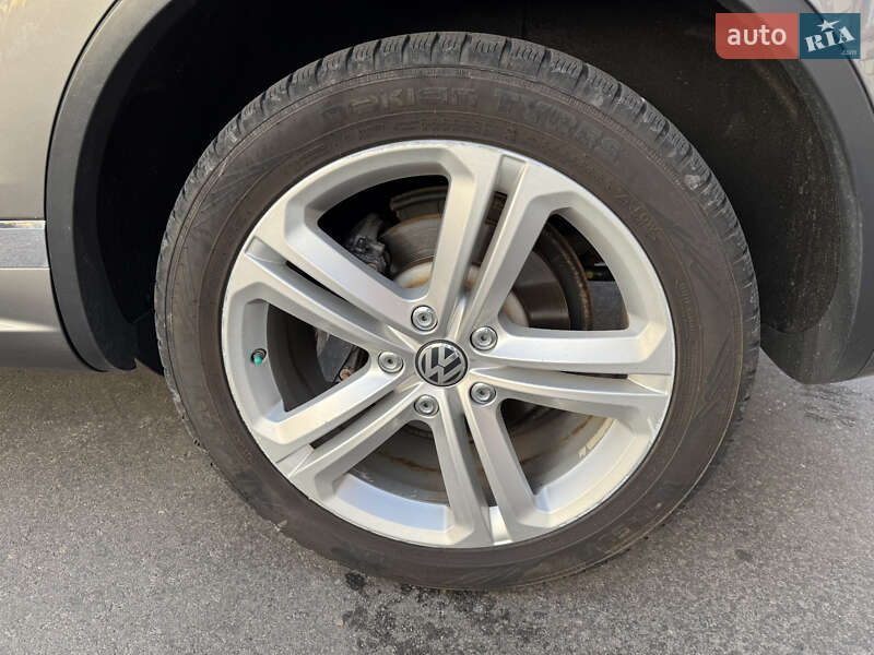 Внедорожник / Кроссовер Volkswagen Touareg 2013 в Одессе