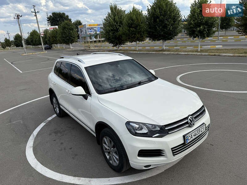 Внедорожник / Кроссовер Volkswagen Touareg 2011 в Киеве