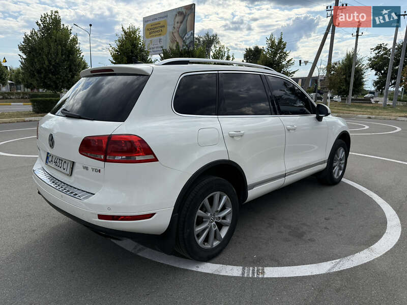 Внедорожник / Кроссовер Volkswagen Touareg 2011 в Киеве