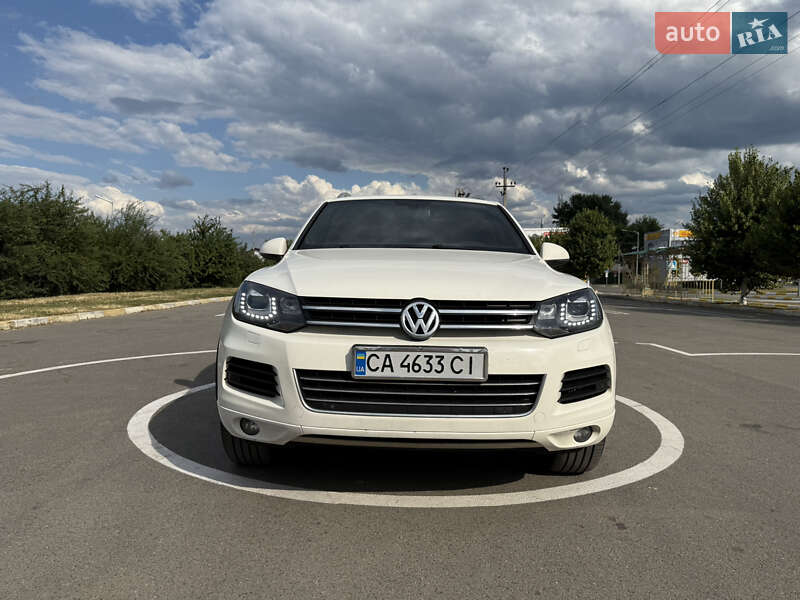 Внедорожник / Кроссовер Volkswagen Touareg 2011 в Киеве
