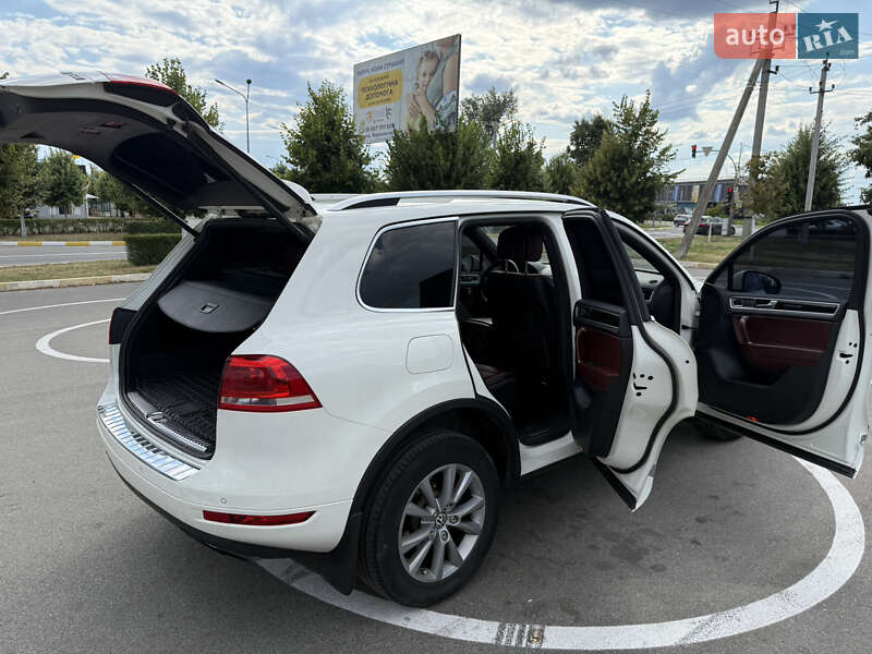 Внедорожник / Кроссовер Volkswagen Touareg 2011 в Киеве