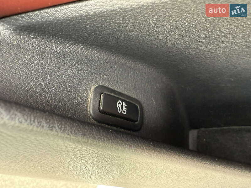 Внедорожник / Кроссовер Volkswagen Touareg 2011 в Киеве