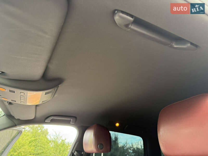 Внедорожник / Кроссовер Volkswagen Touareg 2011 в Киеве