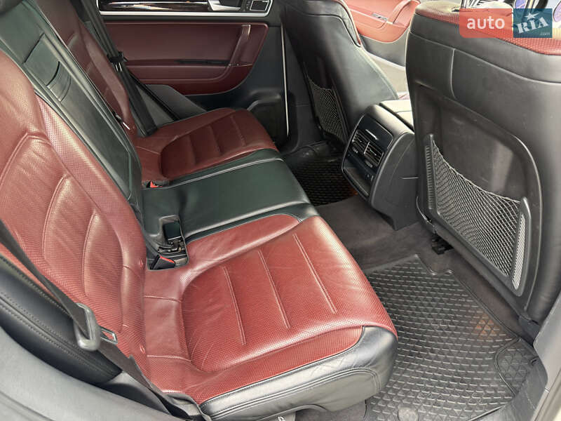 Внедорожник / Кроссовер Volkswagen Touareg 2011 в Киеве