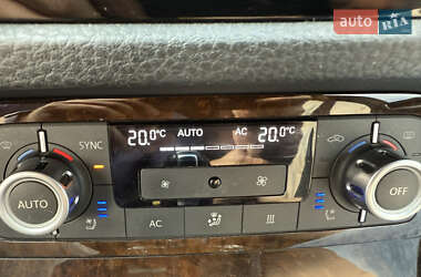 Внедорожник / Кроссовер Volkswagen Touareg 2011 в 