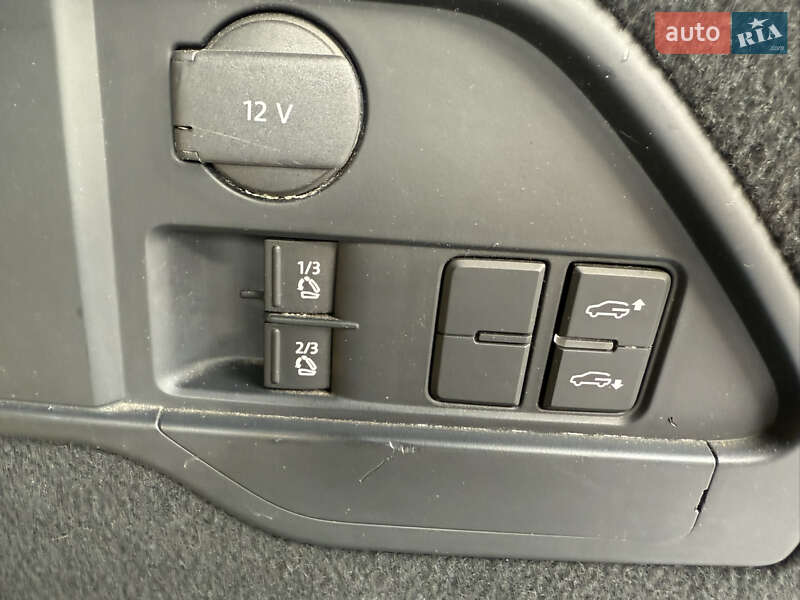 Внедорожник / Кроссовер Volkswagen Touareg 2011 в Киеве