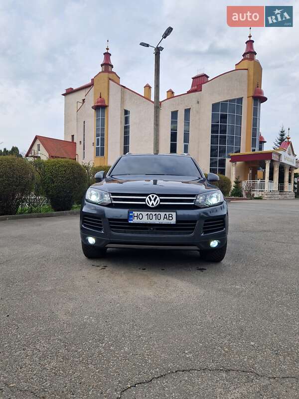 Внедорожник / Кроссовер Volkswagen Touareg 2012 в Тернополе