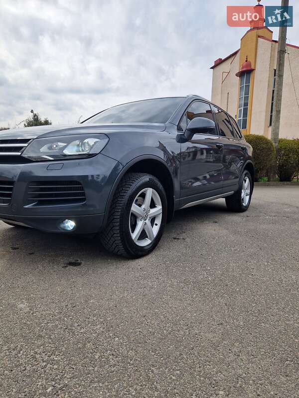 Внедорожник / Кроссовер Volkswagen Touareg 2012 в Тернополе