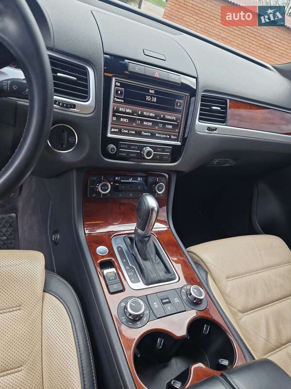 Внедорожник / Кроссовер Volkswagen Touareg 2012 в Тернополе