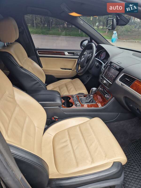 Внедорожник / Кроссовер Volkswagen Touareg 2012 в Тернополе