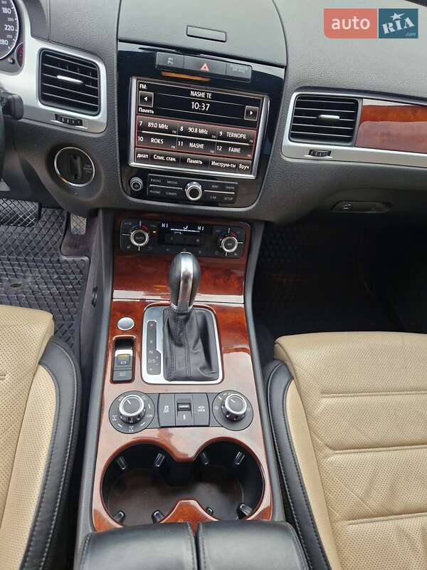 Внедорожник / Кроссовер Volkswagen Touareg 2012 в Тернополе