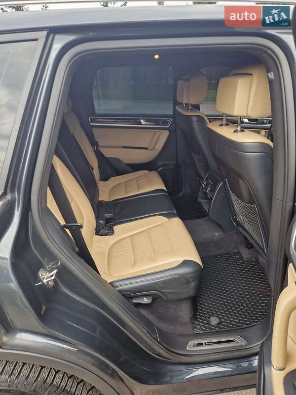 Внедорожник / Кроссовер Volkswagen Touareg 2012 в Тернополе