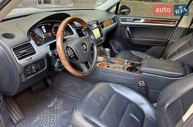 Внедорожник / Кроссовер Volkswagen Touareg 2012 в 