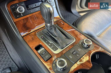 Внедорожник / Кроссовер Volkswagen Touareg 2012 в 