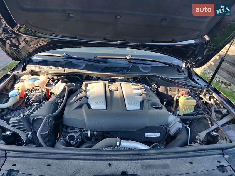 Внедорожник / Кроссовер Volkswagen Touareg 2011 в Тернополе