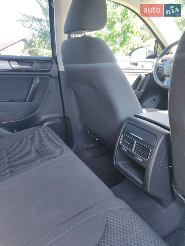 Внедорожник / Кроссовер Volkswagen Touareg 2011 в Тернополе