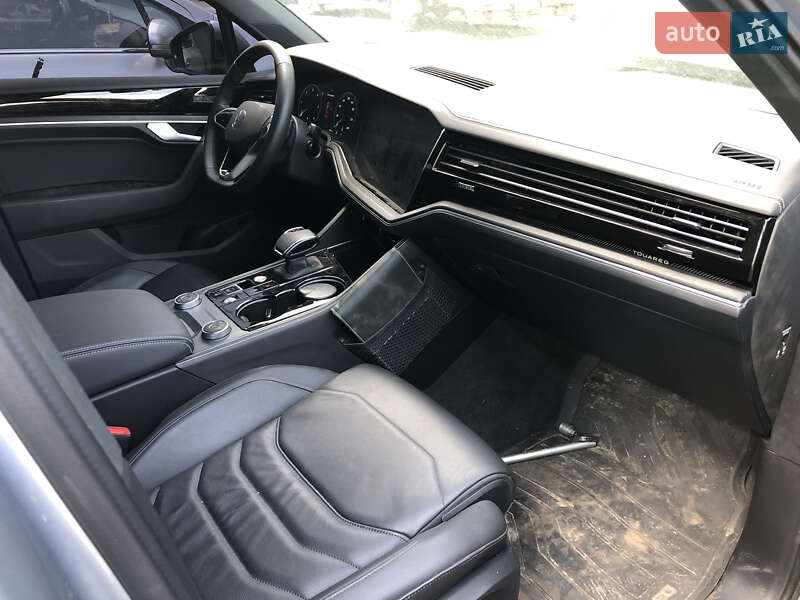 Внедорожник / Кроссовер Volkswagen Touareg 2024 в Киеве