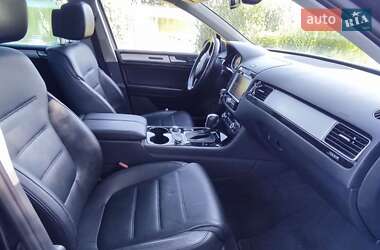 Позашляховик / Кросовер Volkswagen Touareg 2011 в 