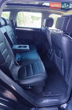 Позашляховик / Кросовер Volkswagen Touareg 2011 в 