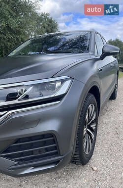 Внедорожник / Кроссовер Volkswagen Touareg 2021 в 
