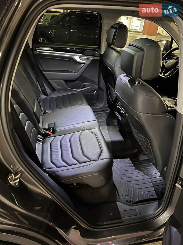 Внедорожник / Кроссовер Volkswagen Touareg 2021 в Ивано-Франковске