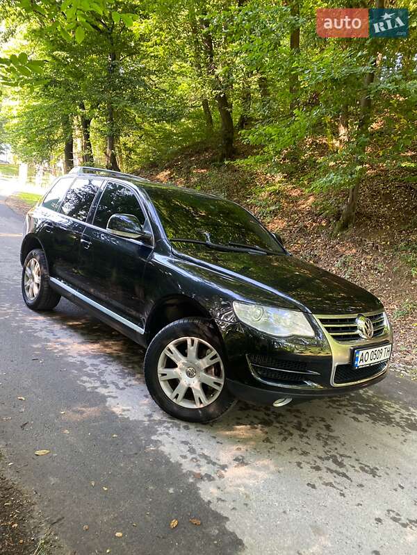Позашляховик / Кросовер Volkswagen Touareg 2008 в Тячеві