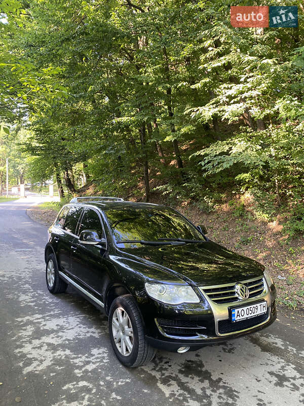Позашляховик / Кросовер Volkswagen Touareg 2008 в Тячеві