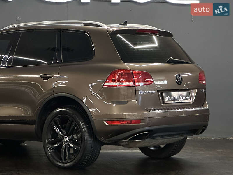 Внедорожник / Кроссовер Volkswagen Touareg 2012 в Николаеве