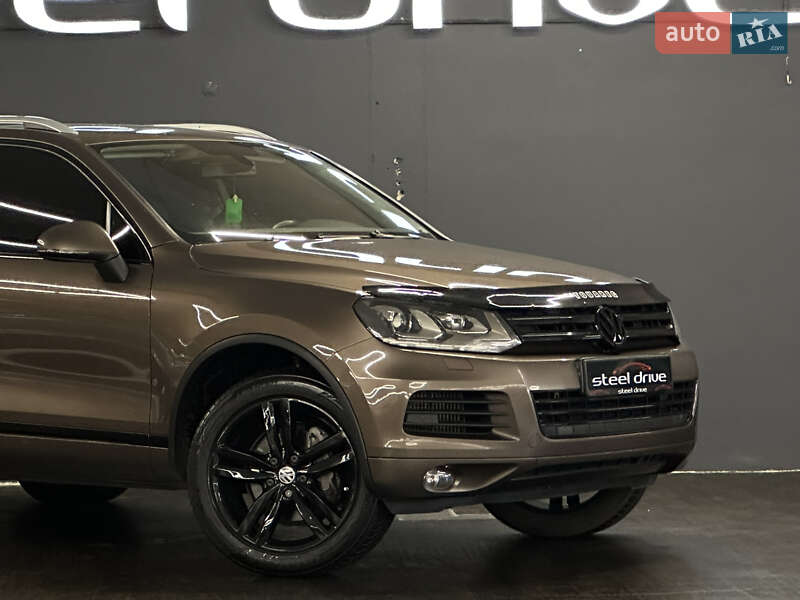 Внедорожник / Кроссовер Volkswagen Touareg 2012 в Николаеве